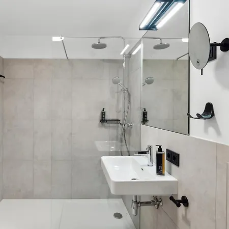 ホテル Limehome Sterneckstr *