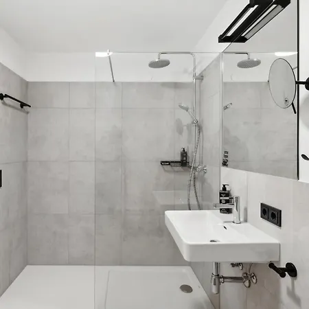 Limehome Sterneckstr ホテル *