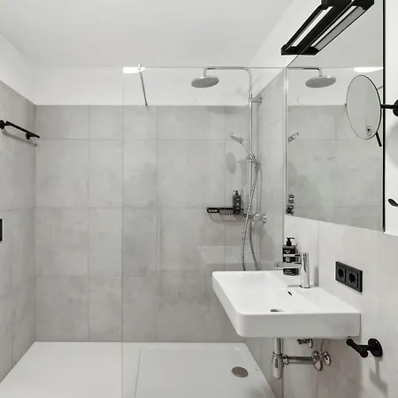 Limehome Sterneckstr Aparthotel 3*