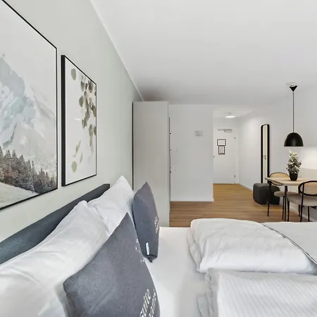 Limehome Sterneckstr 3*